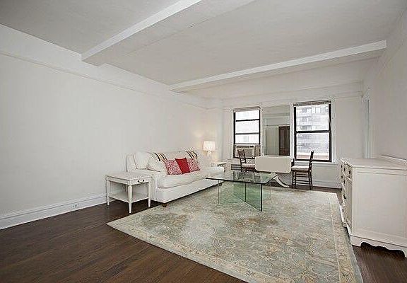 3rd image of 319 E 50th St APT 6C