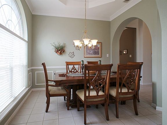 4th image of 36 Crestwood Dr