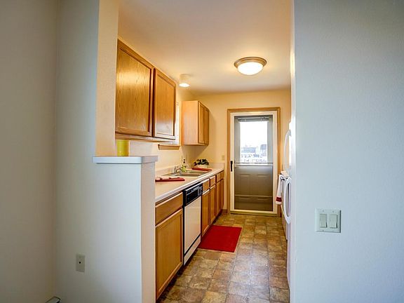 3rd image of 1110 N Sherman Ave APT 315