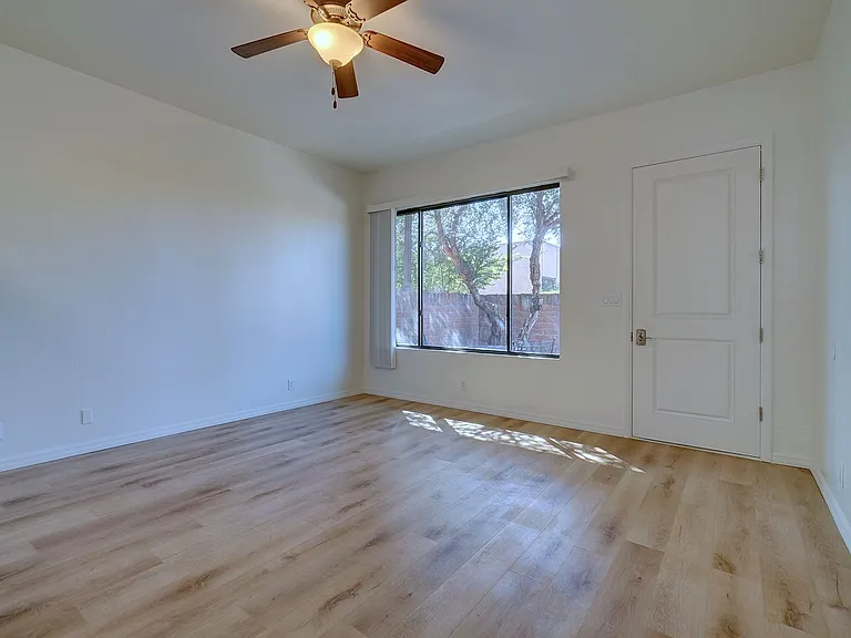 Riverside Suites — Photo 20