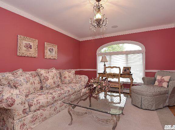 4th image of 7 Millbrook Ct