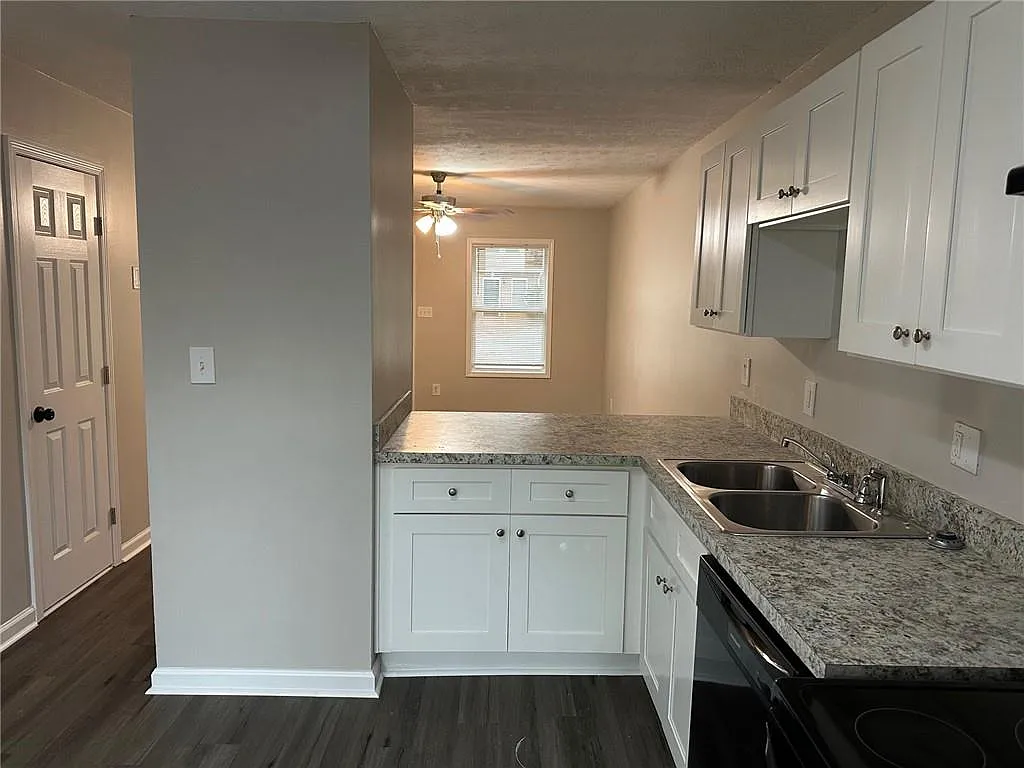 2 bed, 900 sqft, $1,600 — Photo 4