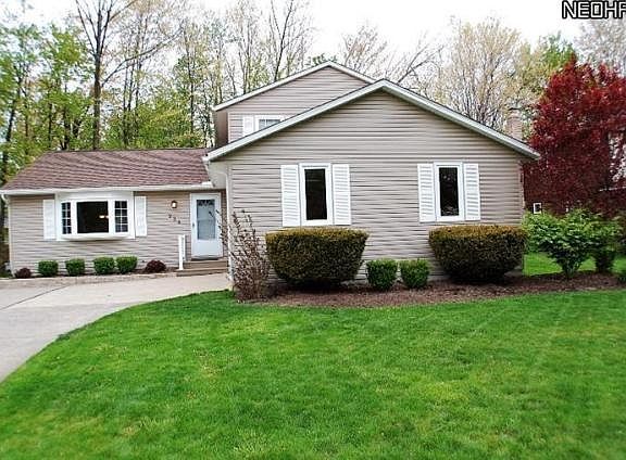5th image of 228 Claremont Dr