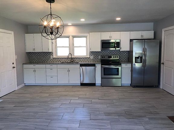 4th image of 5935 Beverly Ln