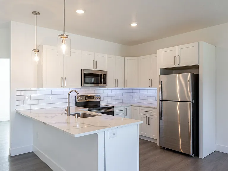 1814 E Carol St — Photo 12