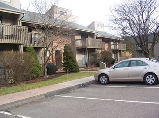 25 Amato Dr APT H, South Windsor, CT 06074