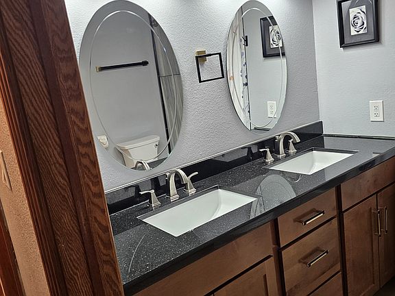 Master bath dual vanity