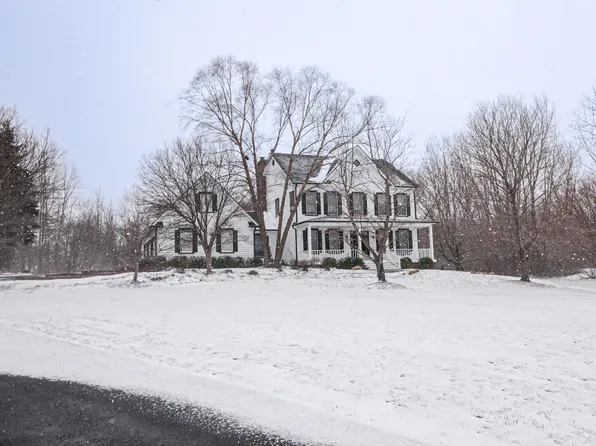 266 Paul Revere Dr, Chesterton, IN 46304