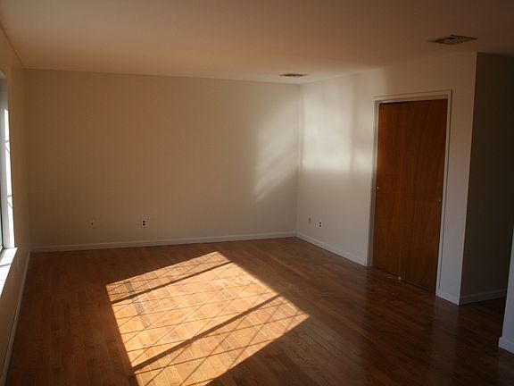 4th image of 192 Burnett Ave #C0002