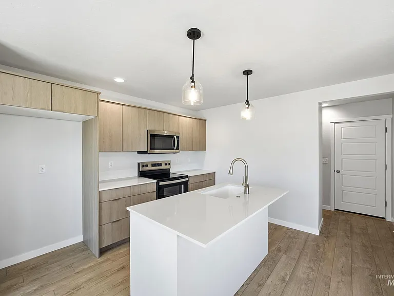 10863 Greensboro St — Photo 5