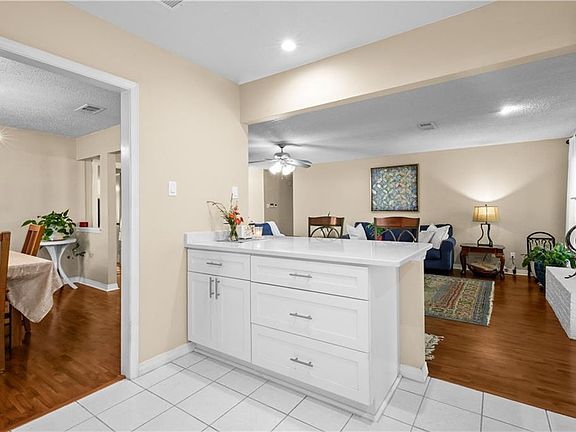 4th image of 516 Woodridge Blvd