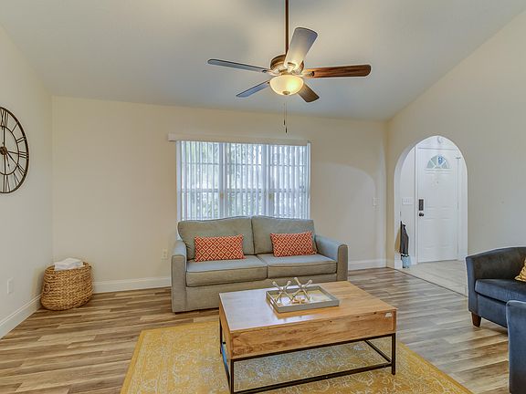 3rd image of 249 SE Crosspoint Drive