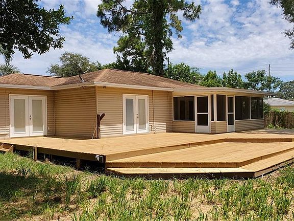 3rd image of 706 S Lake Dr