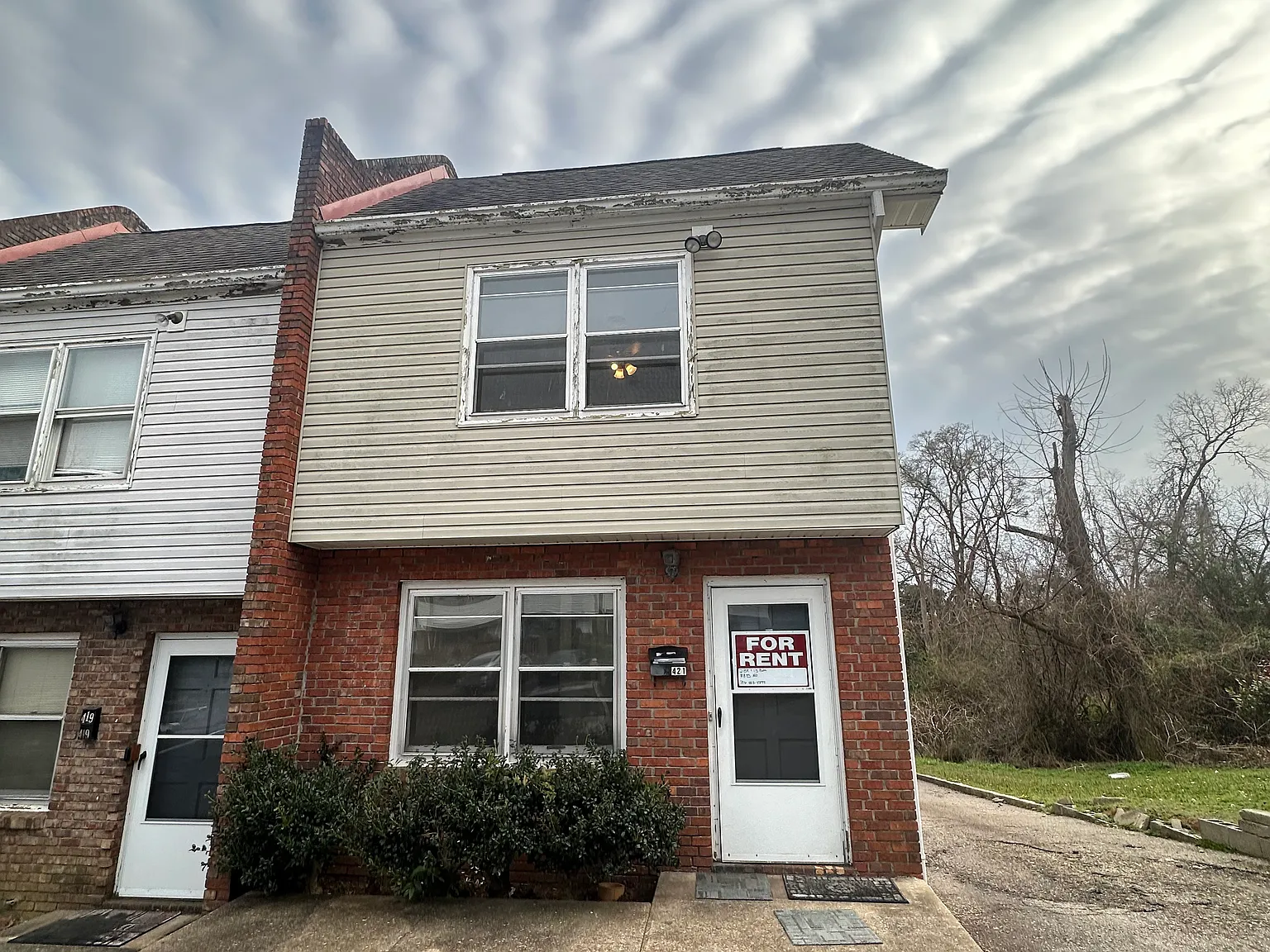 2 bed, 1.5 bath, 100 sqft, $895 — Photo 1
