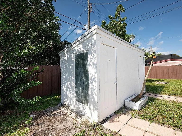 3524 SW 14th St — Photo 2