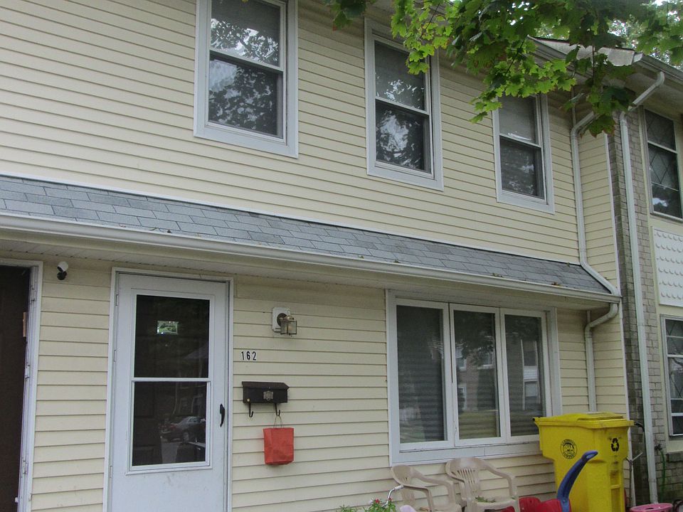1st image of 162 Stratford Pl