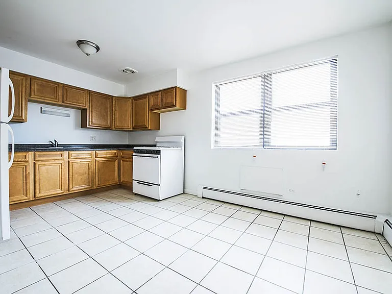 8231 S Ellis — Photo 13