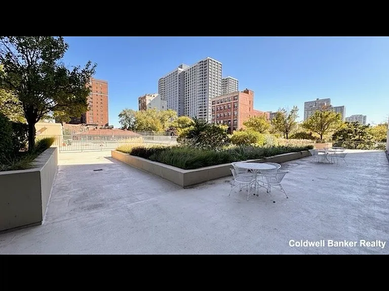 4343 N Clarendon Ave #1702 — Photo 8