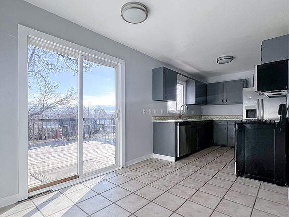 4th image of 300 Riverview Dr W