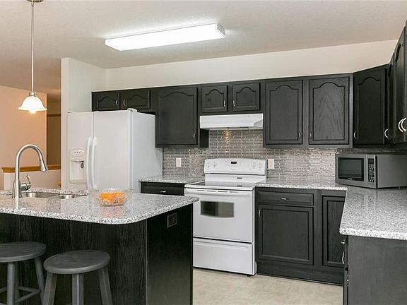 4th image of 1221 S 95th St