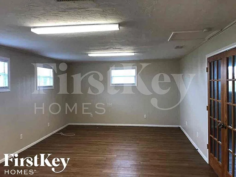 1209 NE 18th Pl — Photo 8
