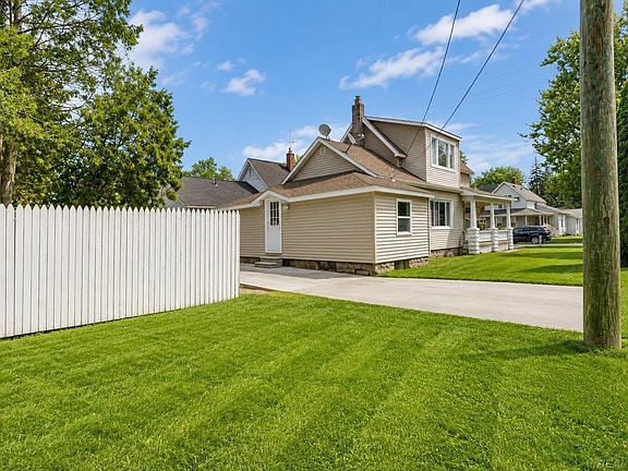 5th image of 1821 11th Ave