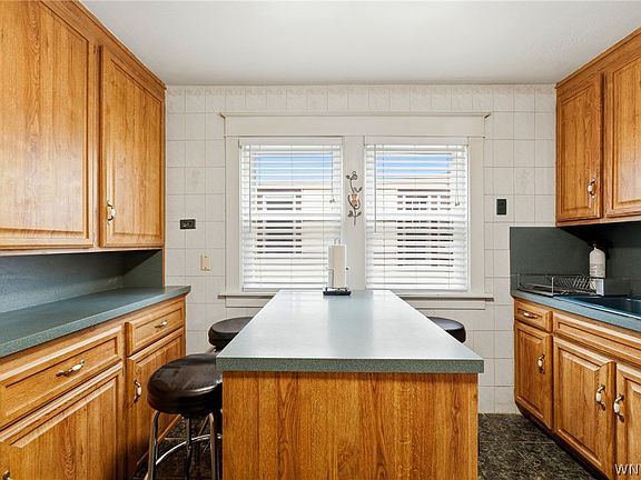 4th image of 288 Hastings Ave
