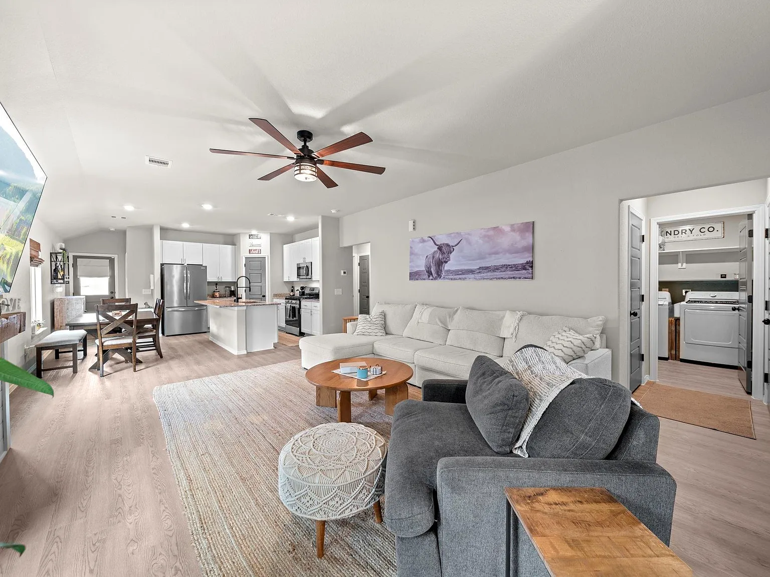 3 bed, 2.0 bath, 1337 sqft, $1,800 — Photo 4