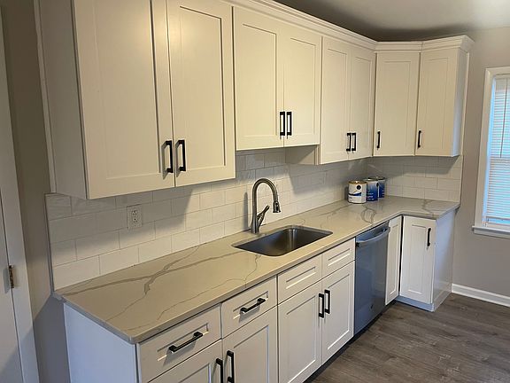 3rd image of 107 Washington Ave APT B