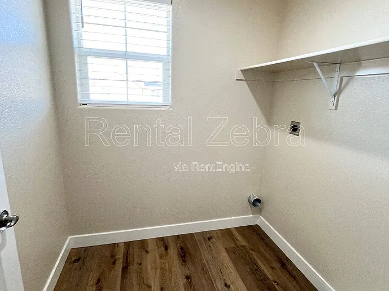 1346 Playa Del Rey Dr — Photo 16