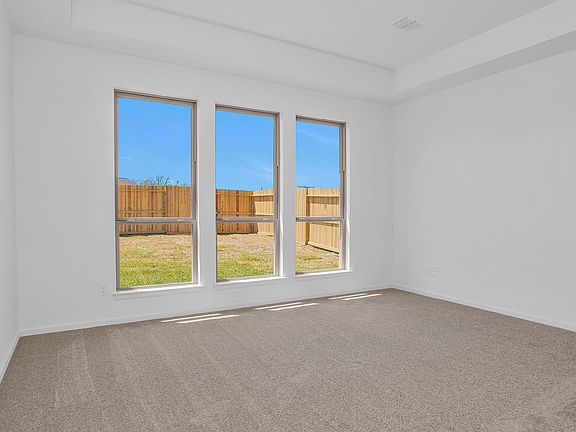 4th image of 1419 Crest Dale Ln