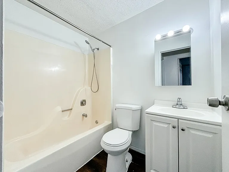 2838 Harrison Avenue — Photo 10