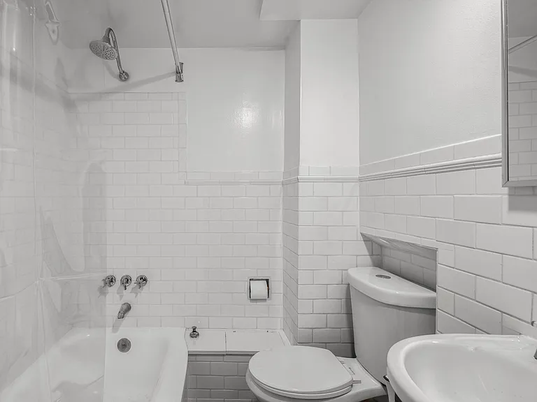 131 Macdougal St #1 — Photo 15