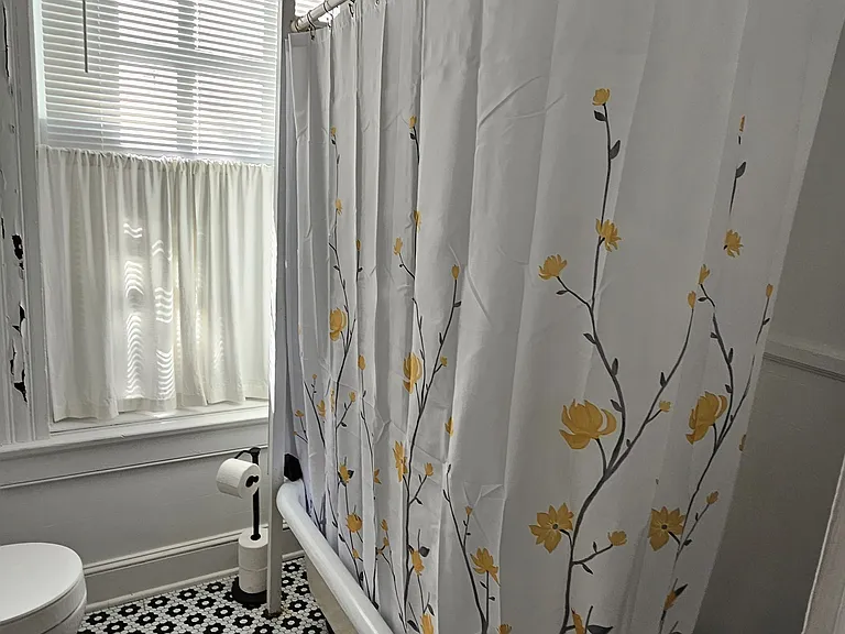 1202 Prince Edward St #2 — Photo 9