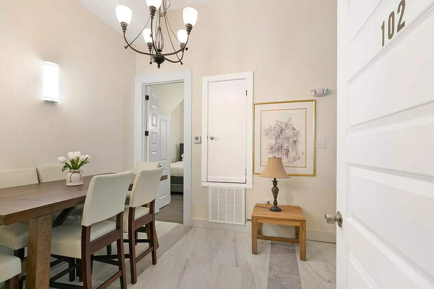 2 bed, 1.0 bath, 592 sqft, $2,440 — Photo 2