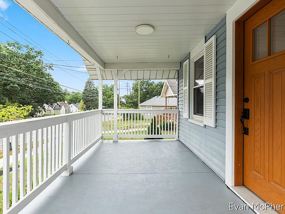 4th image of 1523 Boston St SE