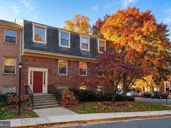 6022 Westchester Park Dr APT 301, College Park, MD 20740