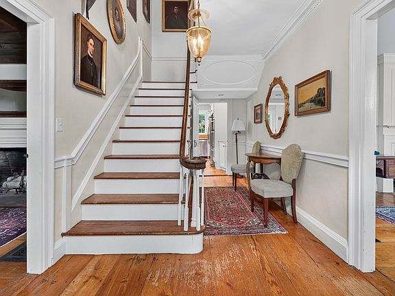 3rd image of 27 Haverhill Road