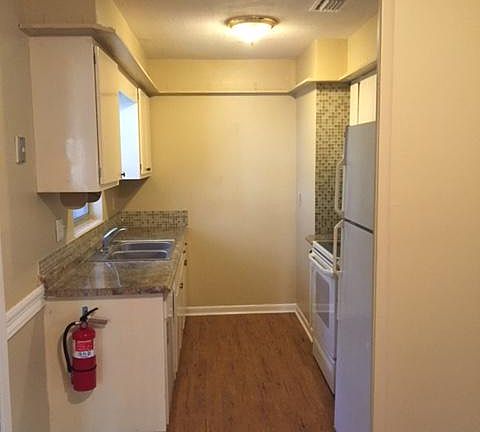 5th image of 3015 NE 17th Ter