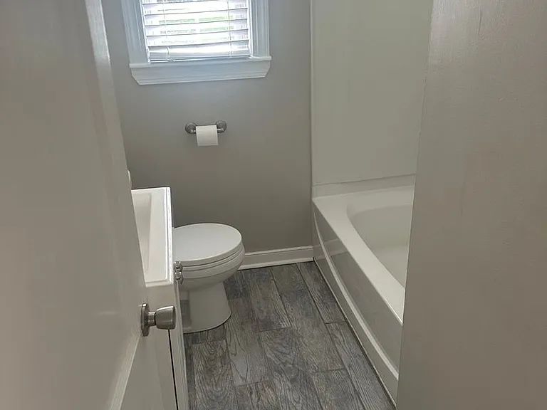 903 Willow Lawn Dr — Photo 3
