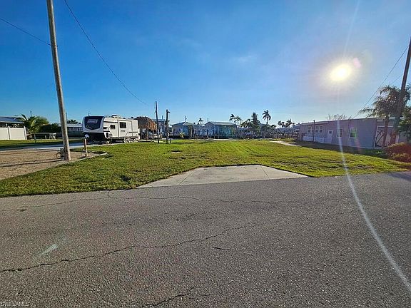 2nd image of 3811 Coconut DR