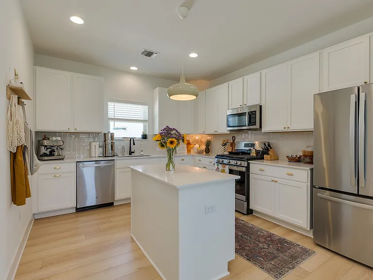 8801 Looksee Ln — Photo 7
