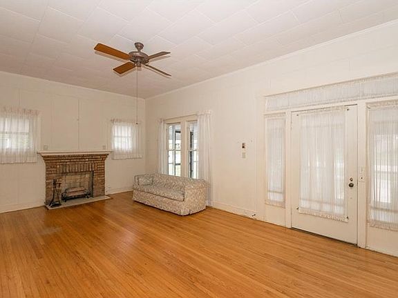 5th image of 506 E Broadway St
