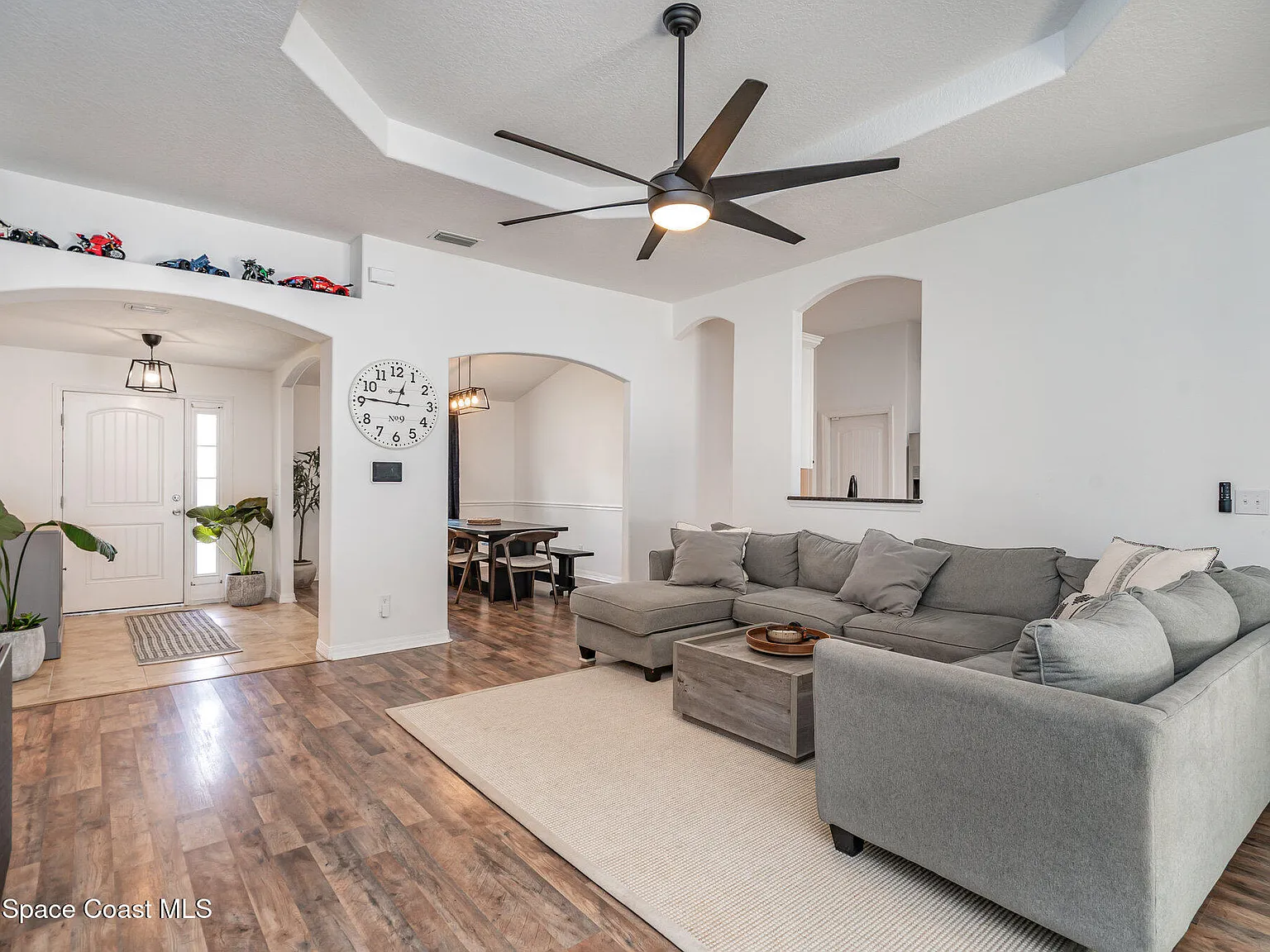 4 bed, 2.0 bath, 1890 sqft, $2,500 — Photo 3