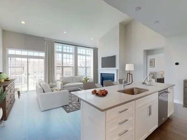 10 Richardson Dr #269, Millis, MA 02054