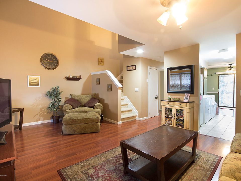 1st image of 808 Arlington Dr