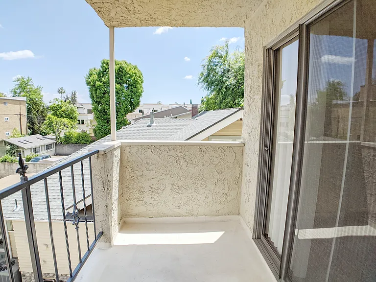 350 S Oakland Ave — Photo 9