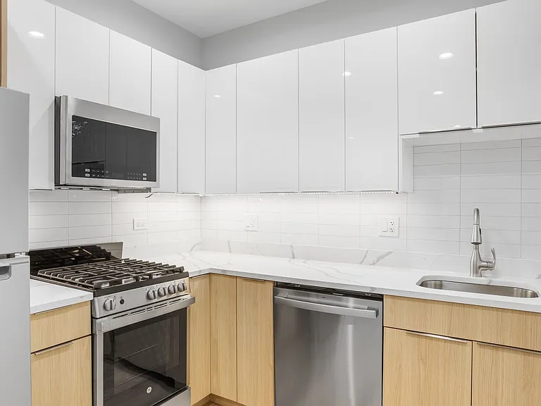 6929 N Lakewood Ave — Photo 5