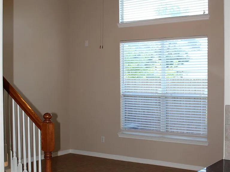 919 Sterling Creek Cir — Photo 3