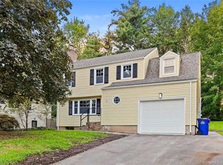 71 Riggs Ave, West Hartford, CT 06107